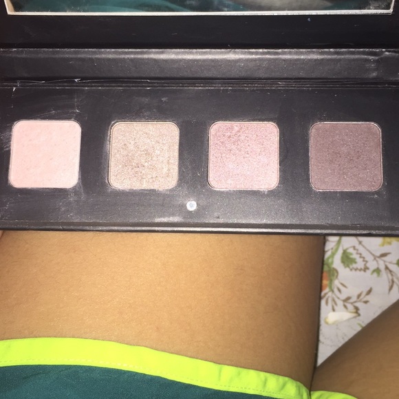 Eyeshadow - Picture 3 of 3